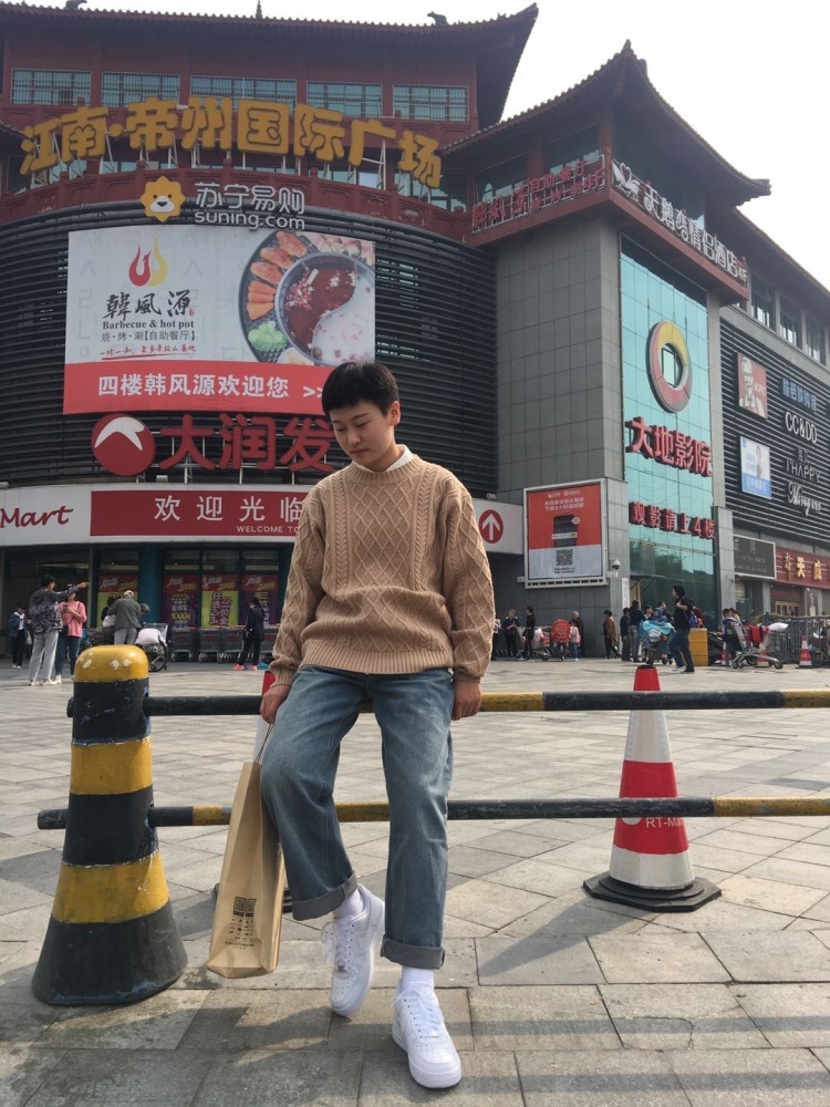 蕊-河南省·开封市·龙亭区-美图秀秀-拍照好看，男装女装都可以，我的买家秀都是被店家推荐的，社交平台也会很多人问身上的衣服，