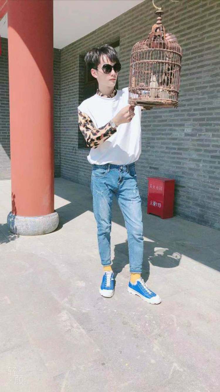 贝圆圆-北京市·北京市·西城区-抖音,快手-快手小视频,粉丝200 韩范 长像清秀 身高178 体重120