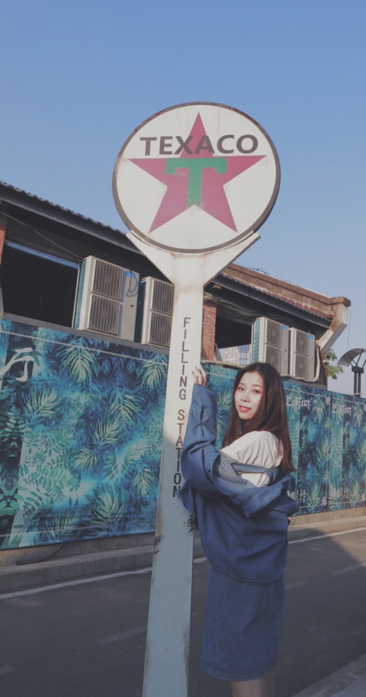 把饼干交出来-广西壮族自治区·南宁市·青秀区- 抖音 美图秀秀-美图秀秀有475粉 经常有人问我衣服哪里买。
接网拍 寄拍 衣服包包饰品指甲油等。接详情页有微单 会ps简单修图。