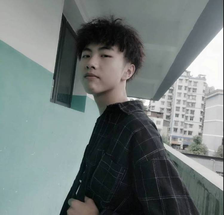 辣 手 摧 花🎇-贵州省·遵义市·汇川区-快手-本人学生一个 身高178 体重116 可接外套 卫衣 裤子 鞋子 衬衣 等 快手粉丝430