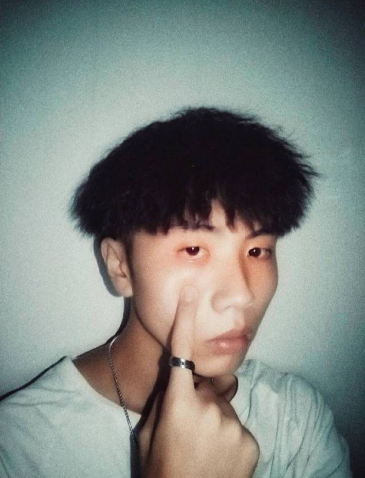 辣 手 摧 花🎇-贵州省·遵义市·汇川区-快手-本人学生一个 身高178 体重116 可接外套 卫衣 裤子 鞋子 衬衣 等 快手粉丝430