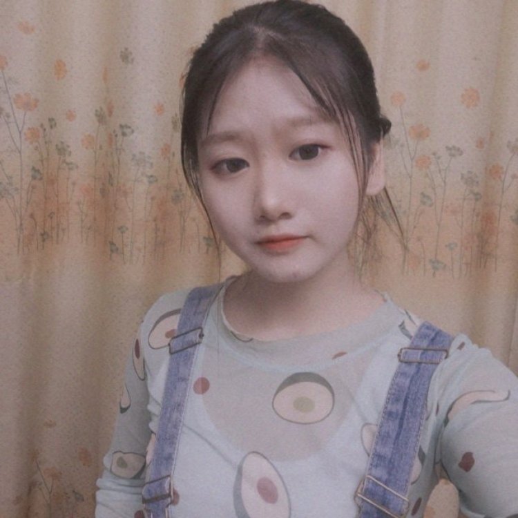 小龚吖🍭-广东省·广州市·白云区-没有-喜欢拍照，比较清新自然复古文雅