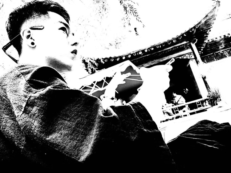 A 🕴🏻 L I Y I .-新疆维吾尔自治区·乌鲁木齐市·新市区-抖音-可接网拍 买家秀 商业拍摄等合作