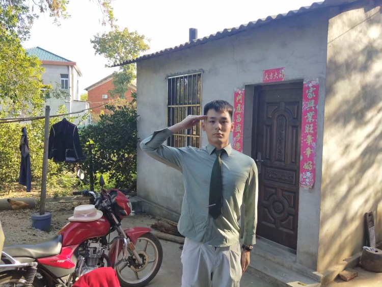 哦-湖北省·武汉市·江夏区-抖音-爱好健身跑步穿搭,大三在读学生,身高186,梦想是做模特,不知道有没有机会