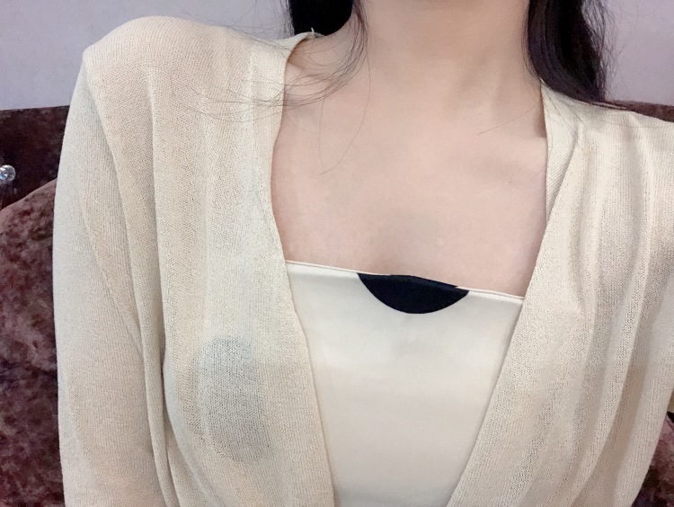 安安-广东省·深圳市·宝安区--这是一些之前拍的买家秀，美瞳和衣服。素人，肤白清瘦，没有多少粉丝。