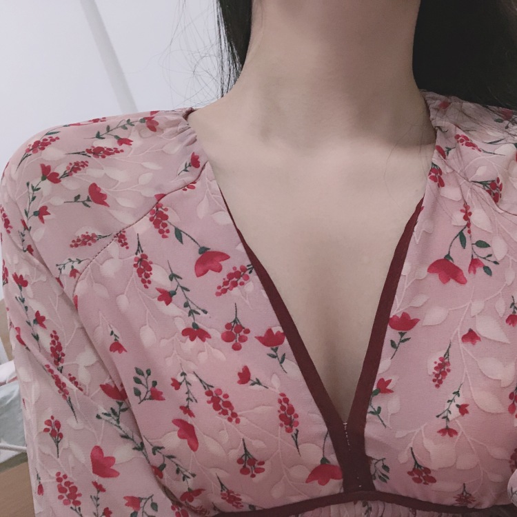 安安-广东省·深圳市·宝安区--这是一些之前拍的买家秀,美瞳和衣服。素人,肤白清瘦,没有多少粉丝。