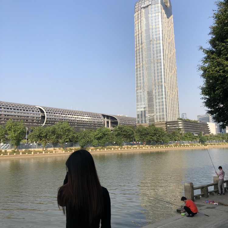 小不点.-广东省·广州市·海珠区-快手-身高163 体重92喜欢拍照 在家时间很多 想做网拍 会拍视频