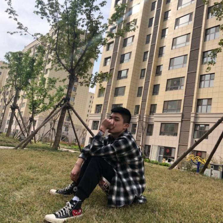 大灰狼ovo-山东省·济南市·长清区--新人,喜欢网拍,喜欢接潮流各自衣裤拍摄图片。
