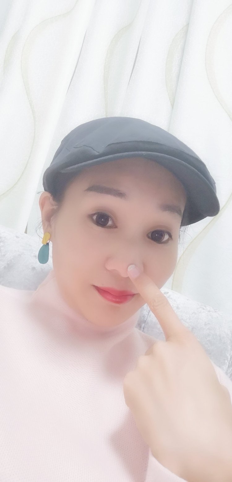 美蕉-广西壮族自治区·钦州市·钦北区-抖音,微视,微博,小-帽子和耳环 服装的拍摄