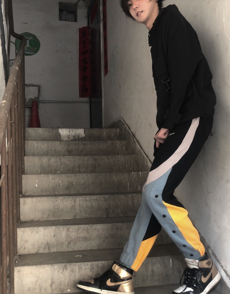 606xxl-江西省·南昌市·南昌县--接寄拍送拍 身高182 体重122 会p图剪辑视频 返图快!态度好! 商家不满意可以重拍