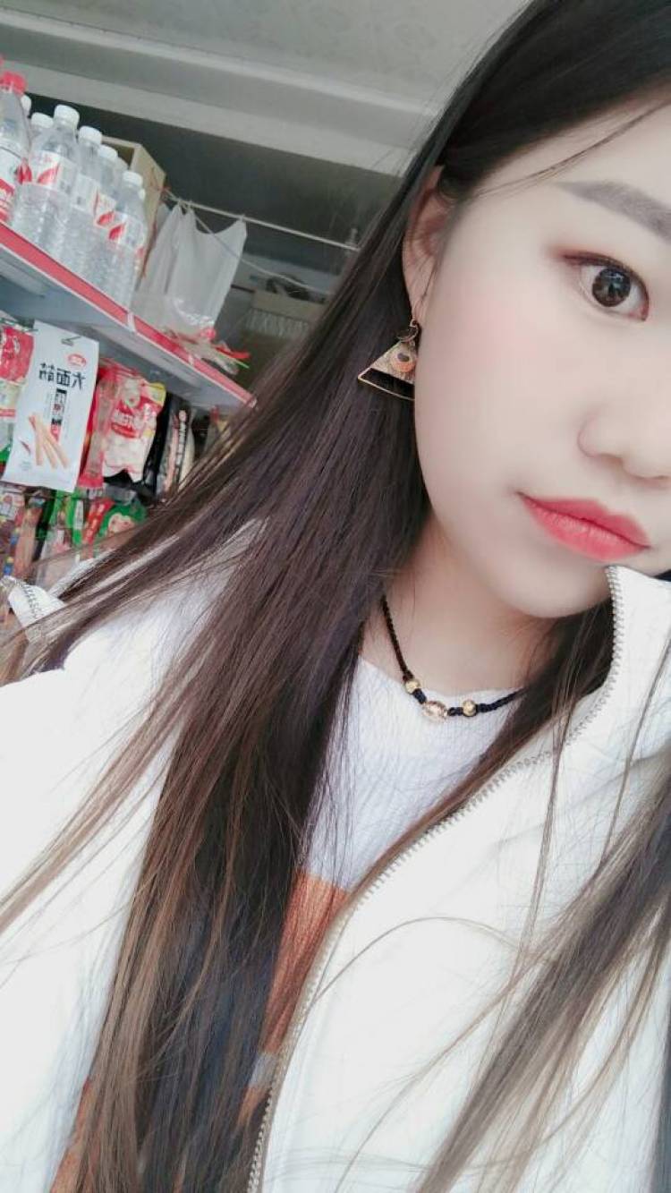 念-贵州省·贵阳市·观山湖区-陌陌-接寄拍!小清新、休闲装、家居服、运动服
。局部拍摄有:饰品,帽子,眼镜,包包,项链,耳环,手表,鞋子,假发,等等。