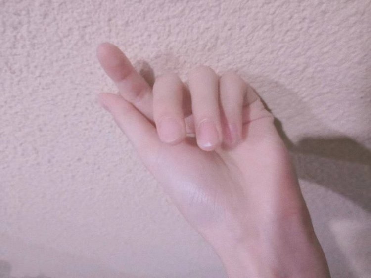多动症少女-广东省·广州市·白云区-抖音-诚意接单。手指细长，白皙。手链戒指等饰品、指甲油等皆可接。