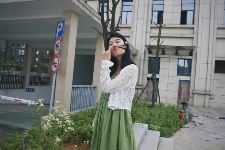 怪味少女-湖南省·长沙市·芙蓉区-抖音,微博,***-本照片是我自己购买的衣服买家秀啦