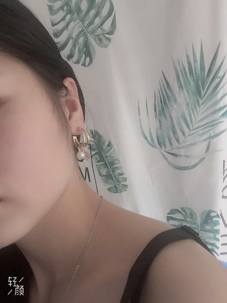七街怪人-辽宁省·大连市·甘井子区-抖音微博知乎-给新买的小耳钉一个特写