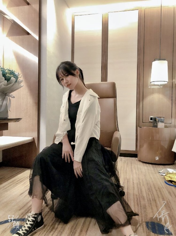 宠九九-广东省·东莞市·高埗镇-微信,抖音-接寄拍!小清新、休闲装、家居服、运动服
局部拍摄有:饰品,帽子,眼镜,包包,项链,耳环,手表,鞋子,假发等。
