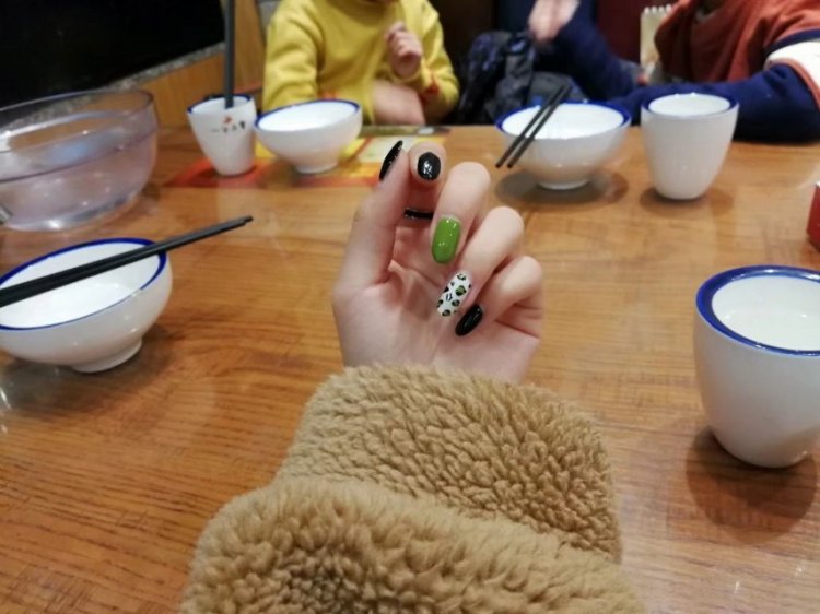 巧笑倩兮.-湖南省·永州市·东安县-抖音-买家秀,送拍,
可做美甲手模,
出图快,可长期合作