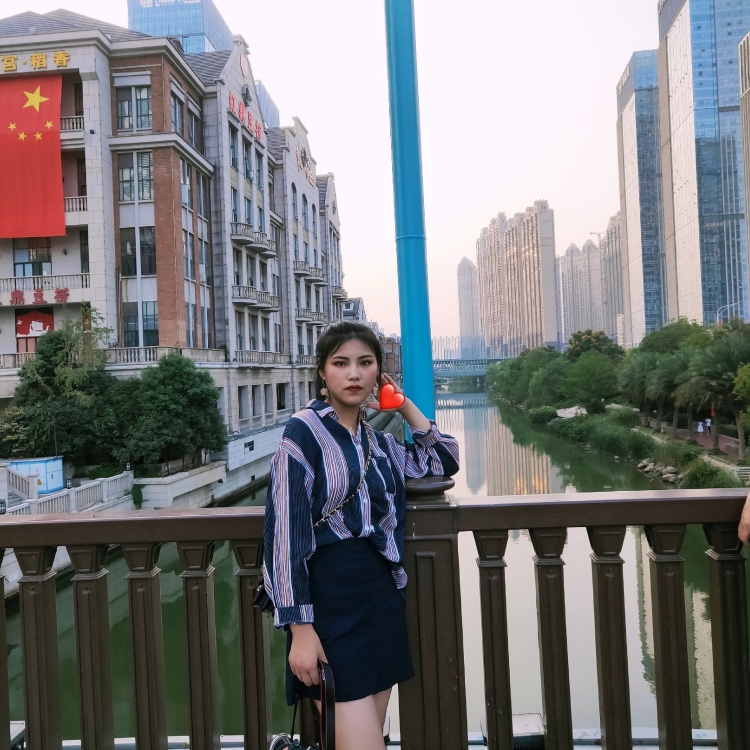 职业半仙儿-河南省·洛阳市·涧西区-抖音 知乎 微博-日常生活照,有相机📷