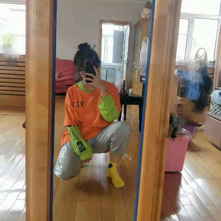 Na_sssssy-内蒙古自治区·呼伦贝尔市·牙克石市-抖音快手***-ks粉丝一k左右,pyqQQ好友一共一千多,买家秀寄拍都可以价格好议 简单修图可以后期欧美风韩风多风格