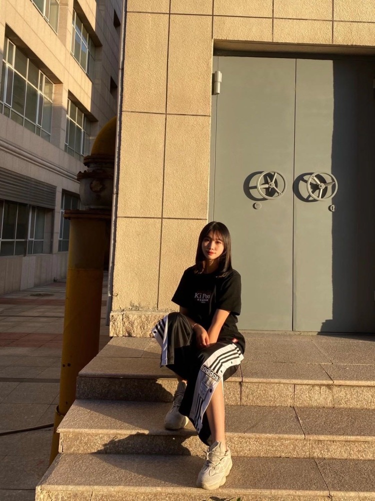啊啊啊阿露娜-内蒙古自治区·呼和浩特市·玉泉区-抖音/快手-来着内蒙古的蒙古族
一名排球二级运动员
年龄18 身高166 体重107
买家秀,快来邀请我叭