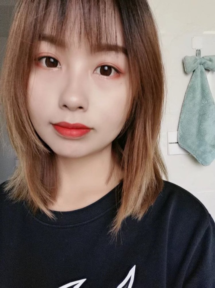 圆圆-上海市·上海市·闵行区-抖音,朋友圈-新人 微胖女生 喜欢拍照擅长找角度 是一名化妆师、美甲师 想接衣服,戒指,手链,项链,耳环,假睫毛口红眼影等化妆品寄拍