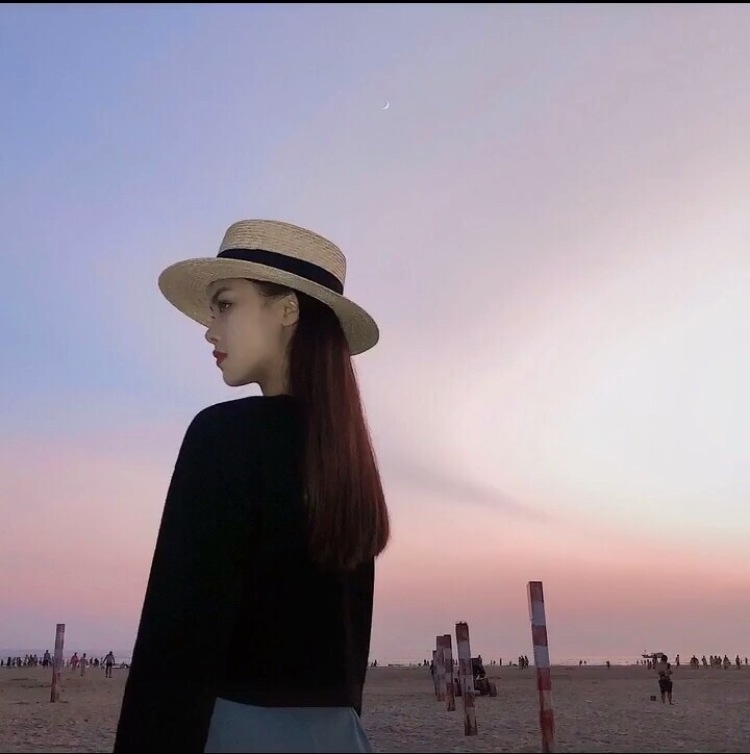 Fourteen-广西壮族自治区·南宁市·兴宁区-抖音-女模特一名,喜欢拍照擅长找角度 是一名化妆师、美甲师 想接衣服,戒指,手链,项链,耳环,假睫毛口红眼影等化妆品寄拍