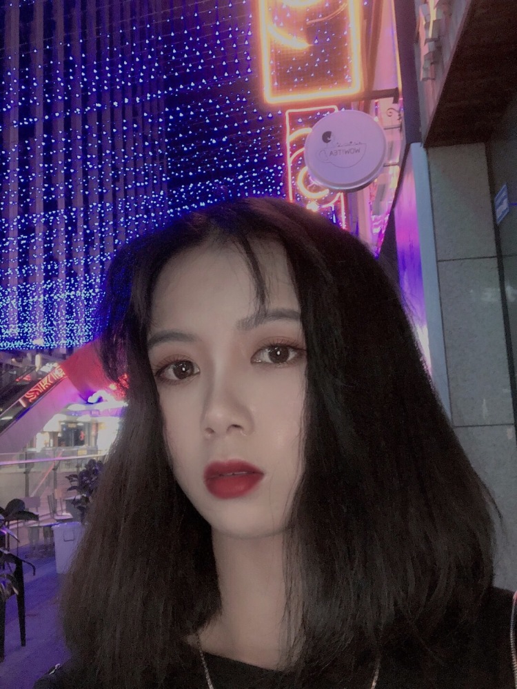 烧饼姐姐-福建省·泉州市·石狮市-抖音快手朋友圈***-接买家秀,网拍,会写***文案等,会拍照修图视频剪辑!会根据服装饰品搭配不同妆容造型,各种风格。质量出图,可高清大图,有质感!