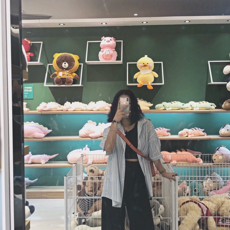 烧饼姐姐-福建省·泉州市·石狮市-抖音快手朋友圈***-接买家秀,网拍,会写***文案等,会拍照修图视频剪辑!会根据服装饰品搭配不同妆容造型,各种风格。质量出图,可高清大图,有质感!