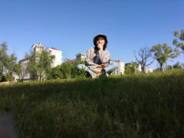 花阿么-浙江省·宁波市·北仑区--喜欢拍照和化妆,可接受买家秀、网拍,首饰摆拍,支持寄拍,衣服、包包、帽子、口红、鞋子、项链皆可。在线接单,诚信合作🙋