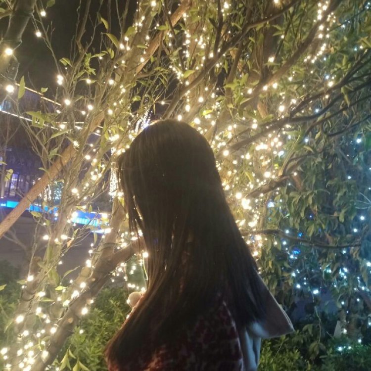 简沫.-江西省·宜春市·万载县--喜欢拍照和化妆,可接受买家秀、网拍,首饰摆拍,支持寄拍,衣服、包包、帽子、口红、鞋子、项链皆可。在线接单,诚信合作