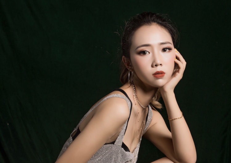 lissv李思思-云南省·红河哈尼族彝族自治州·开远市-抖音,哔哩哔哩-流行舞蹈老师,会化妆,会拍照等等都OK。耐心十足,元气满满,正能量的少女 哈哈哈哈哈哈哈哈哈哈哈哈哈