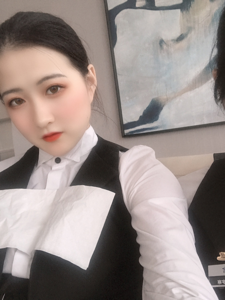 豆包-浙江省·杭州市·拱墅区-抖音,微博,快手-没有特长 可怜兮兮………