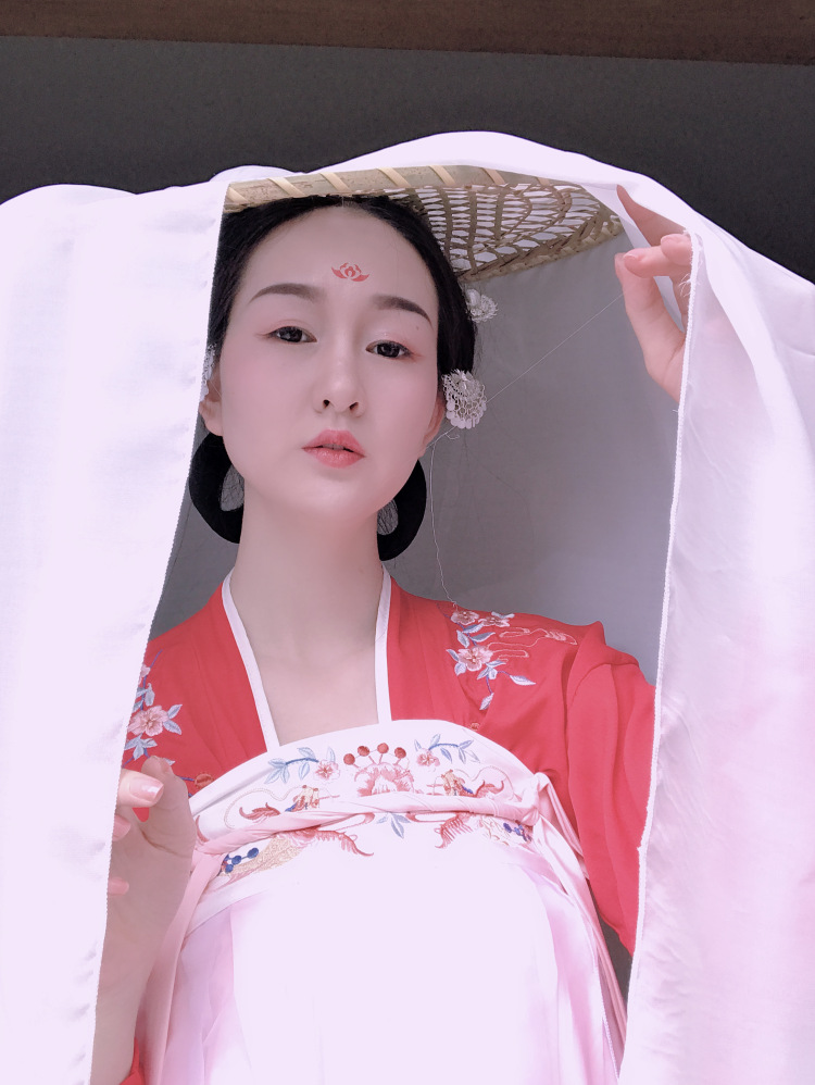 花花-四川省·成都市·双流区--买家秀,淘宝值1000+,88VIP,诚实守信,可寄回,可垫付,会修图会照相会搭衣服,有微单相机。
小红书,可文案种草、视频种草,文案编辑可高端大气上档次也可低调奢华有内涵。
朋友圈推广,朋友圈活人1