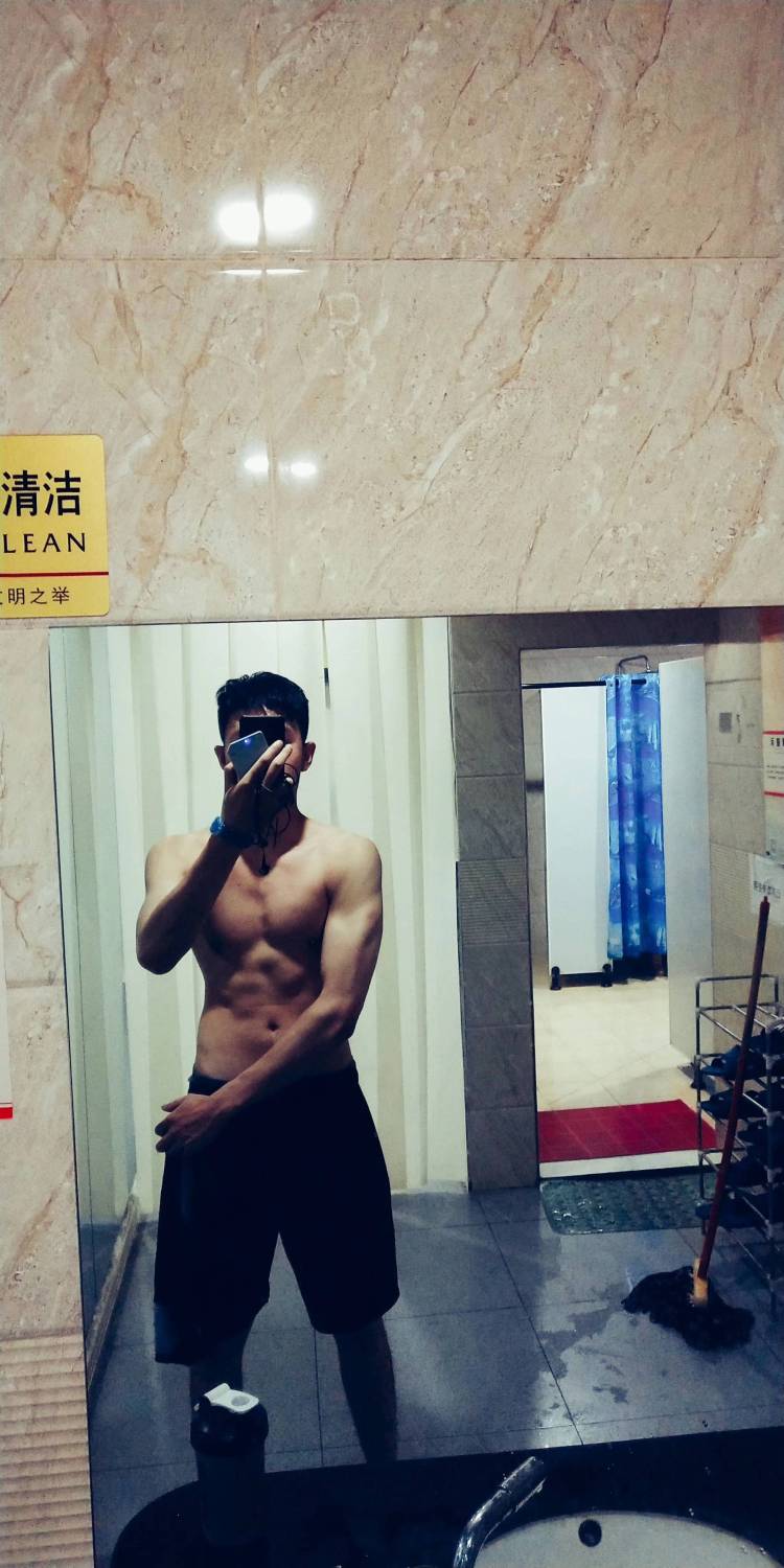 cmcc-四川省·成都市·双流区-抖音微博朋友圈知乎-身高185，体重75kg，第二张西装昨年拍的。平时有良好健身习惯。可接各种拍