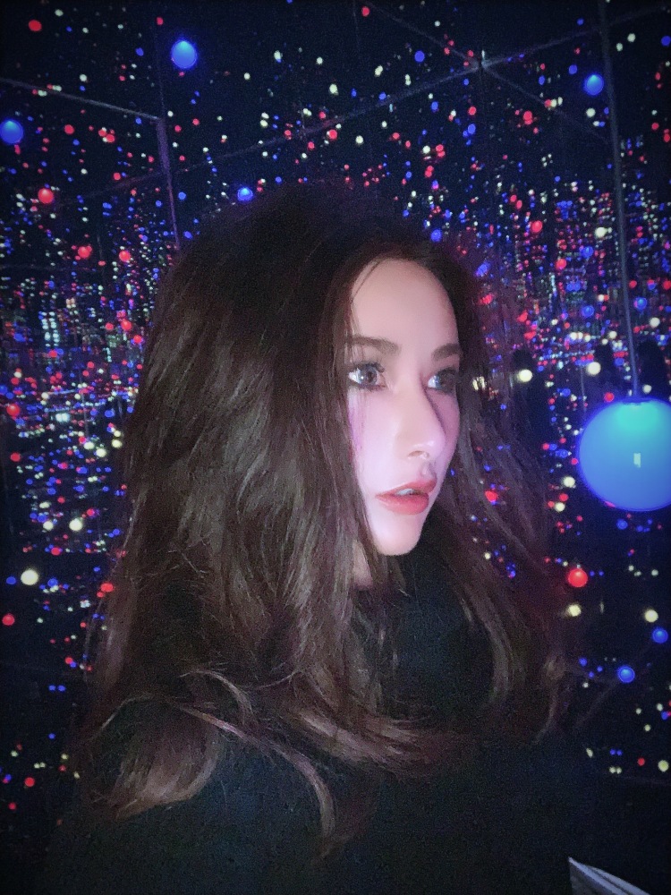 🍬⭐️六六🦄-上海市·上海市·黄浦区-微博2w+ -***带货,pyq带货,会修图会化妆会造型,各种风格都可以驾驭,可盐可甜可酷,淘宝,网拍,详情单,小视频,美甲,美妆,护肤,衣服,鞋子,袜子,美瞳,饰品都可