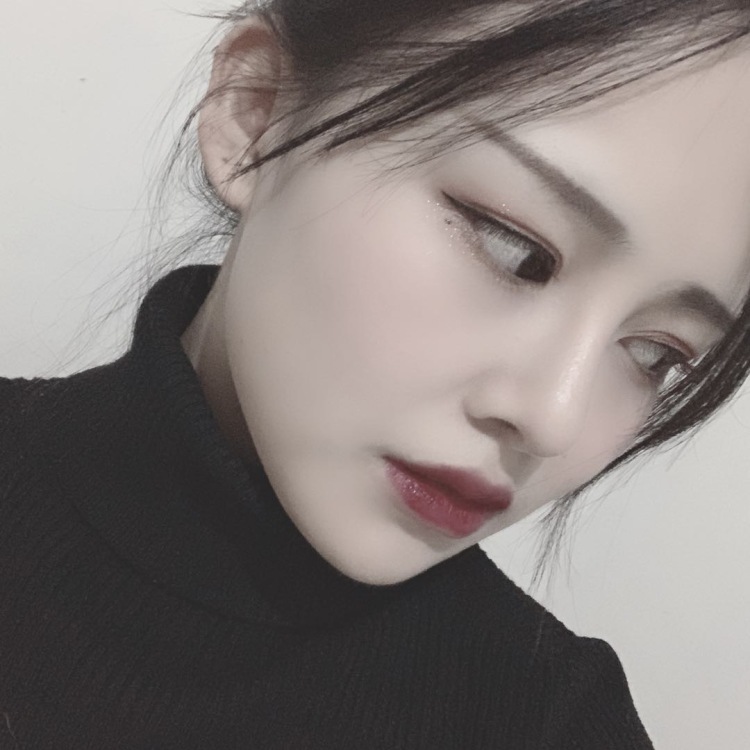 够钟🖤-四川省·绵阳市·涪城区-抖音,微博,快手,朋友圈-买家秀,会p图,以前做过,也有淘宝商家看到我的带图评价主动找我做网拍,很真实的买家秀照片