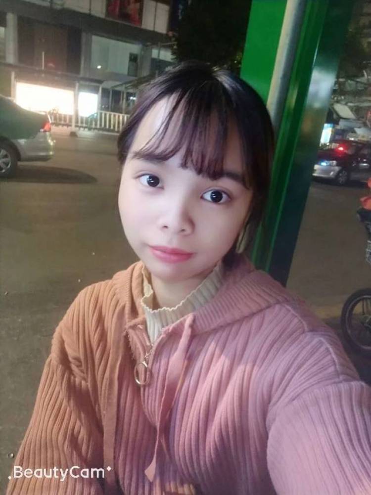 黄小姐-广西壮族自治区·南宁市·兴宁区--本人爱拍照,做过多年网拍,可***推