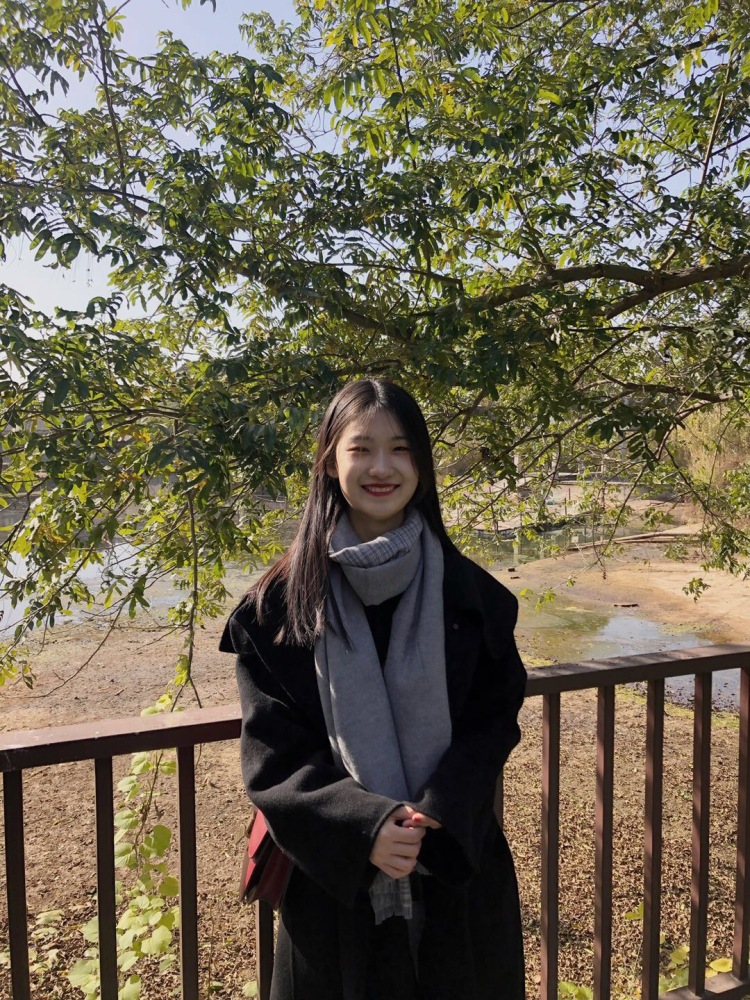 荣R-江苏省·常州市·钟楼区-抖音-会拍照 粉丝两百多 风格淑女 气质型