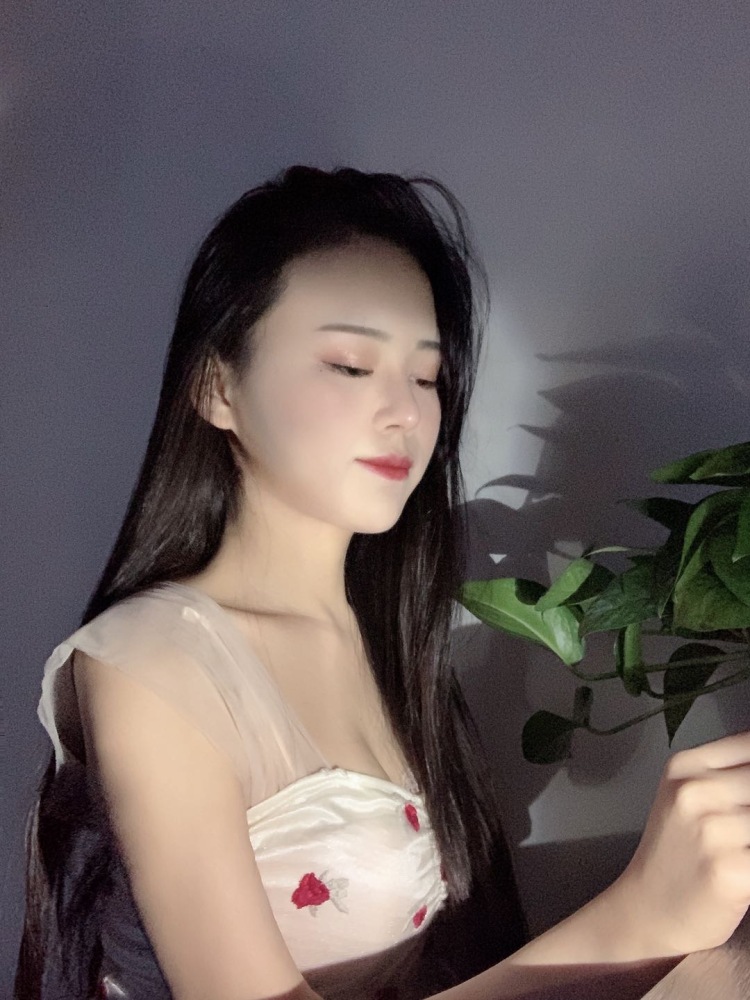 够钟🖤-四川省·绵阳市·涪城区-抖音,微博,快手,朋友圈-买家秀,回p图,有经验,工作认真负责。需要的电商请给我发合作邀请。