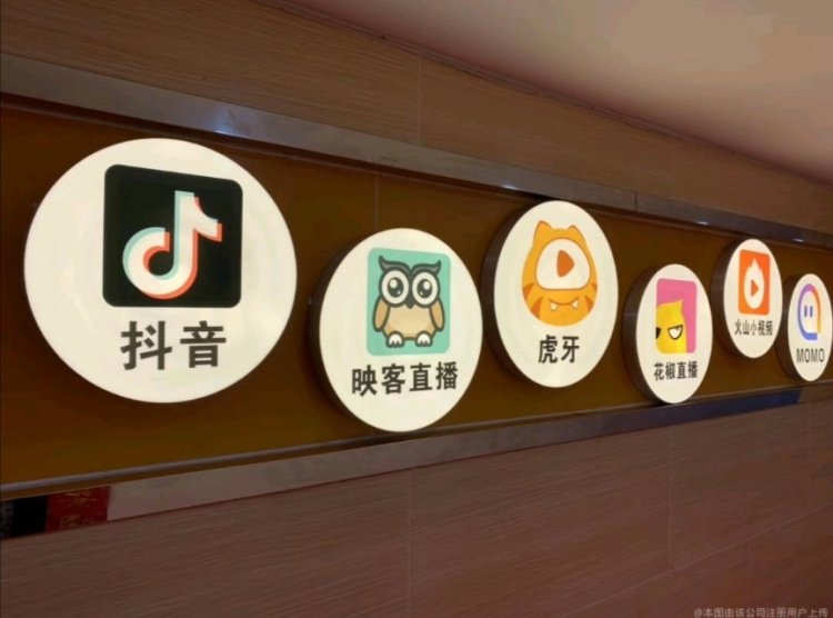 映客小k-四川省·成都市·金牛区-朋友圈，微博，贴吧-招募主播！映客直播第一公会
招募范围：性别不限，行业不限，颜值类，舞蹈类，唱歌类等
薪资构成：底薪+提成+奖金
有意者可以详细了解下