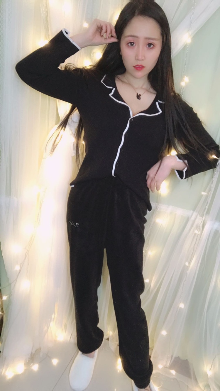 ʚ🖤ɞ-河南省·郑州市·管城回族区-火山,抖音,快手,歪歪,微信-买家秀,虽然没有直播带货过,但是抖音直播间已经开通了直播带货功能,抖音粉丝978是和火山粉丝合并一起的粉丝数量,之前做的娱乐主播,在歪歪做了七八年了,想转行做直播带货提升一下自己得能力