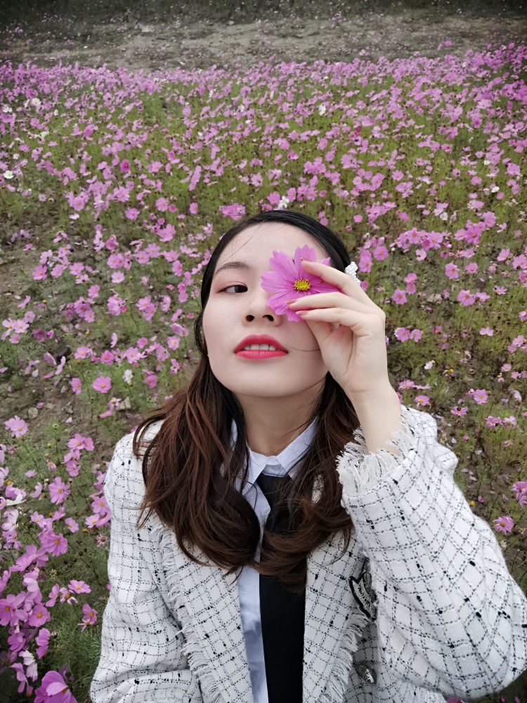 Lydia清醒会儿-上海市·上海市·徐汇区-朋友圈 微博-身高155 体重86 喜欢拍照,本职设计师,审美能力高,会拍照,懂修图,可寄拍买家秀,大家快来合作呀!