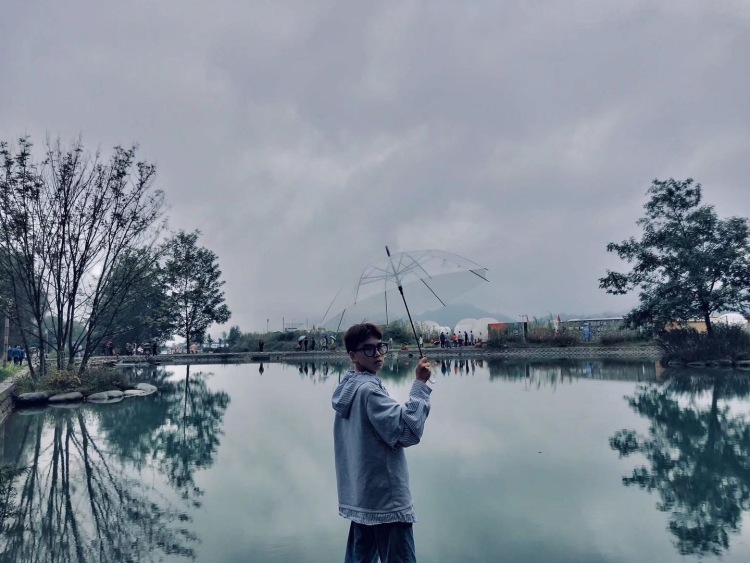 IVan (放假中)-四川省·成都市·彭州市-微信-做过网拍模特 现目前正在做代购 学过ps