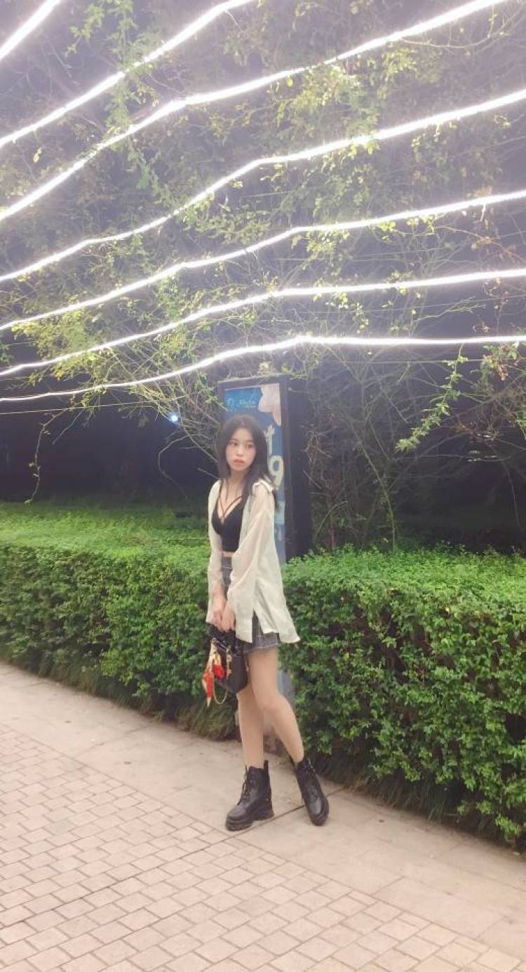 艾黎娅-湖南省·长沙市·岳麓区-微博 知乎 *** 抖音 荔枝-在校大学生,学习力强,态度好
会p图会文案会制作vlog,擅长多种风格
b站***抖音等平台都有接触
淘气值700+,接买家秀,网拍等