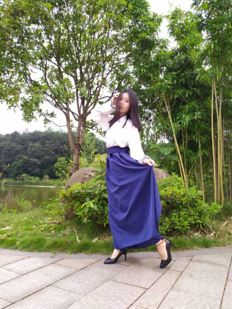 艾黎娅-湖南省·长沙市·岳麓区-微博 知乎 *** 抖音 荔枝-在校大学生，学习力强，态度好
会p图会文案会制作vlog，擅长多种风格
b站***抖音等平台都有接触
淘气值700+，接买家秀，网拍等