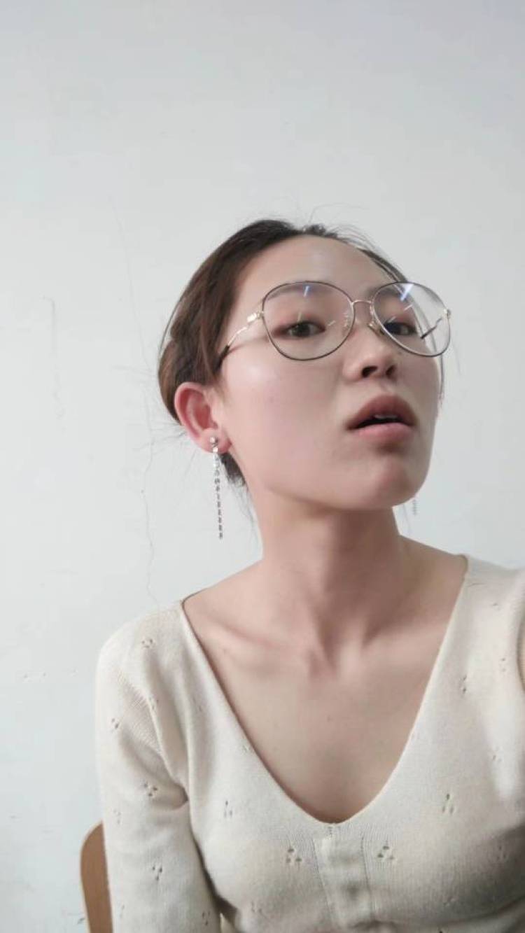 蜜儿-山西省·太原市·古交市-抖音,微博,朋友圈-接买家秀或者平面拍摄,学生,会化妆,24岁,身高165 cm,体重102斤,有拍抖音,粉丝不多,学习能力强,可以很快上手