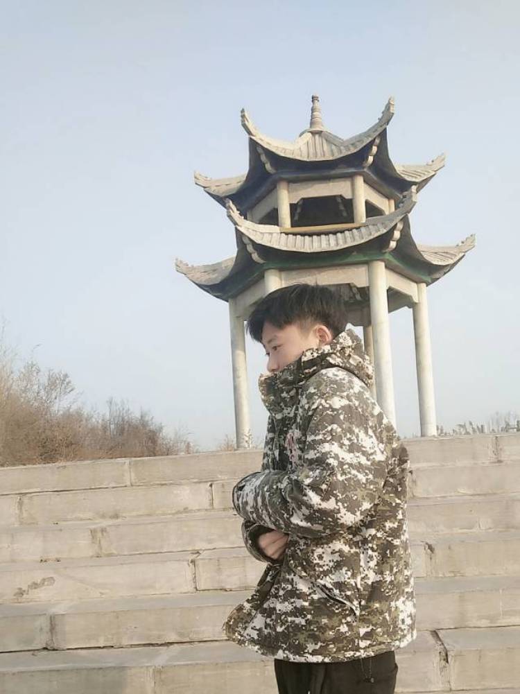 自己拢自己-山东省·菏泽市·东明县-快手有一千多个粉丝-网拍 寄拍都可以,擅长拍照,会p图,平时喜欢玩快手 有一千多个粉丝